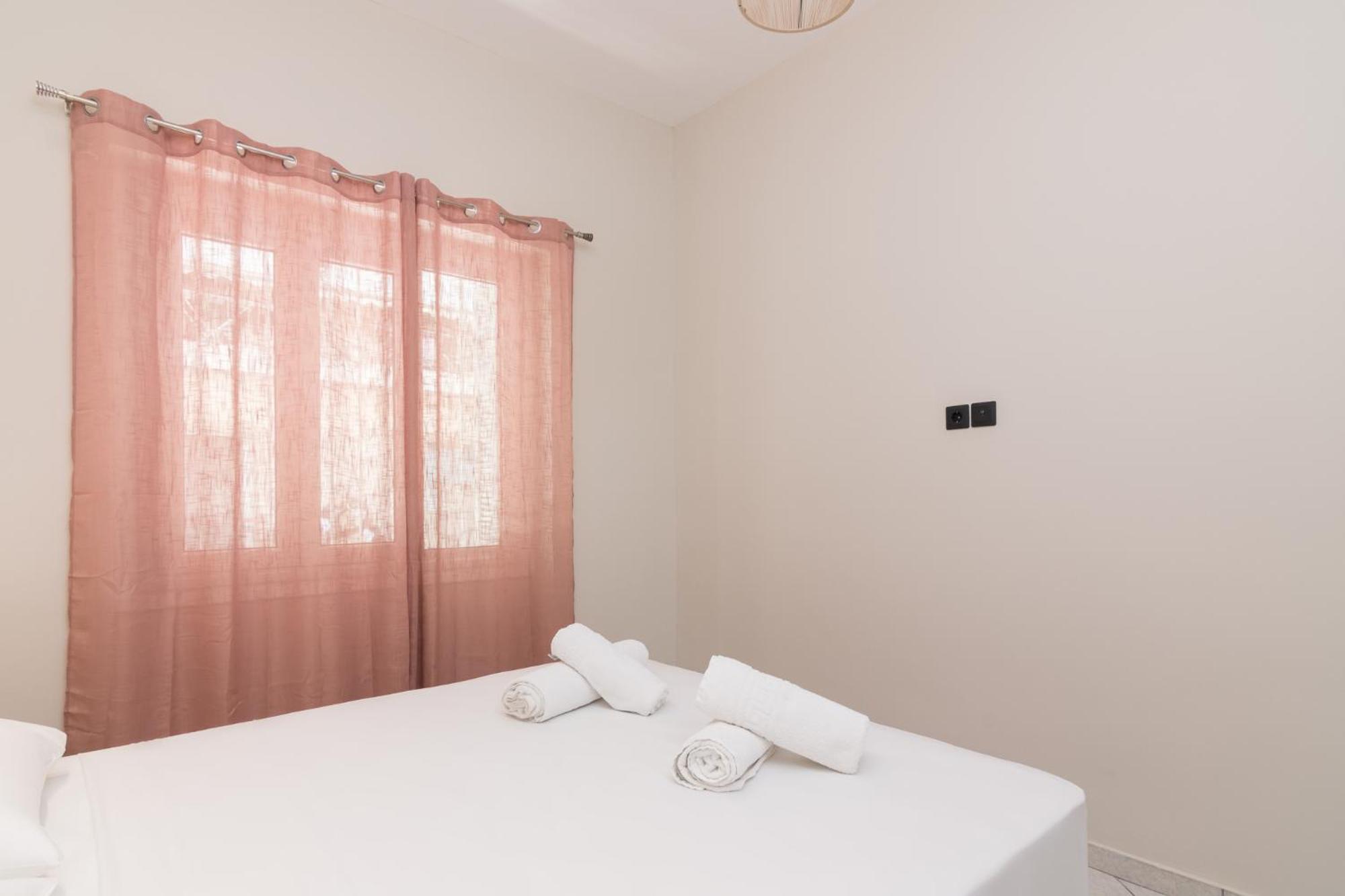 Amazing 2 Bedroom House Apartment Athen