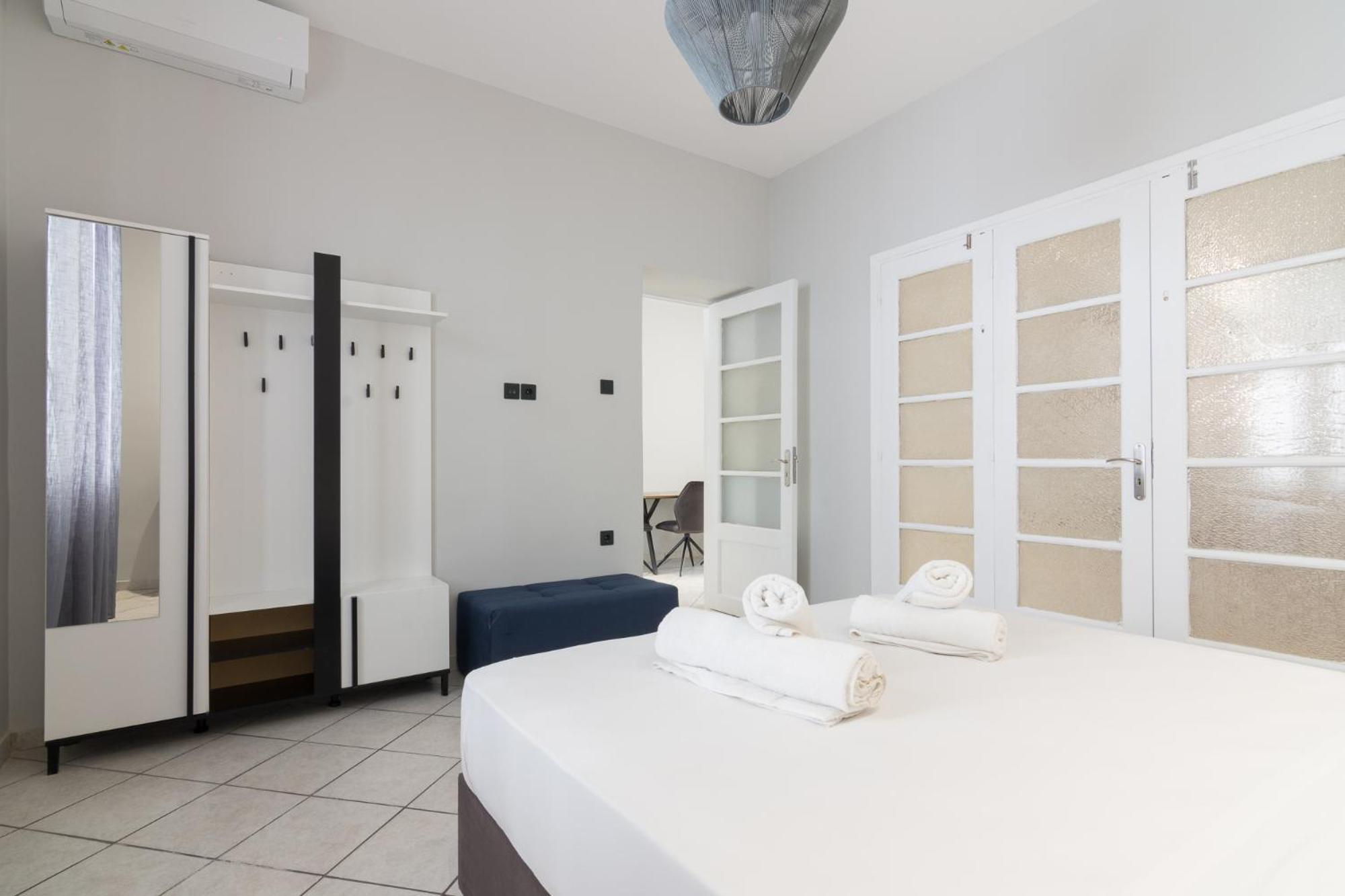 Amazing 2 Bedroom House Apartment *