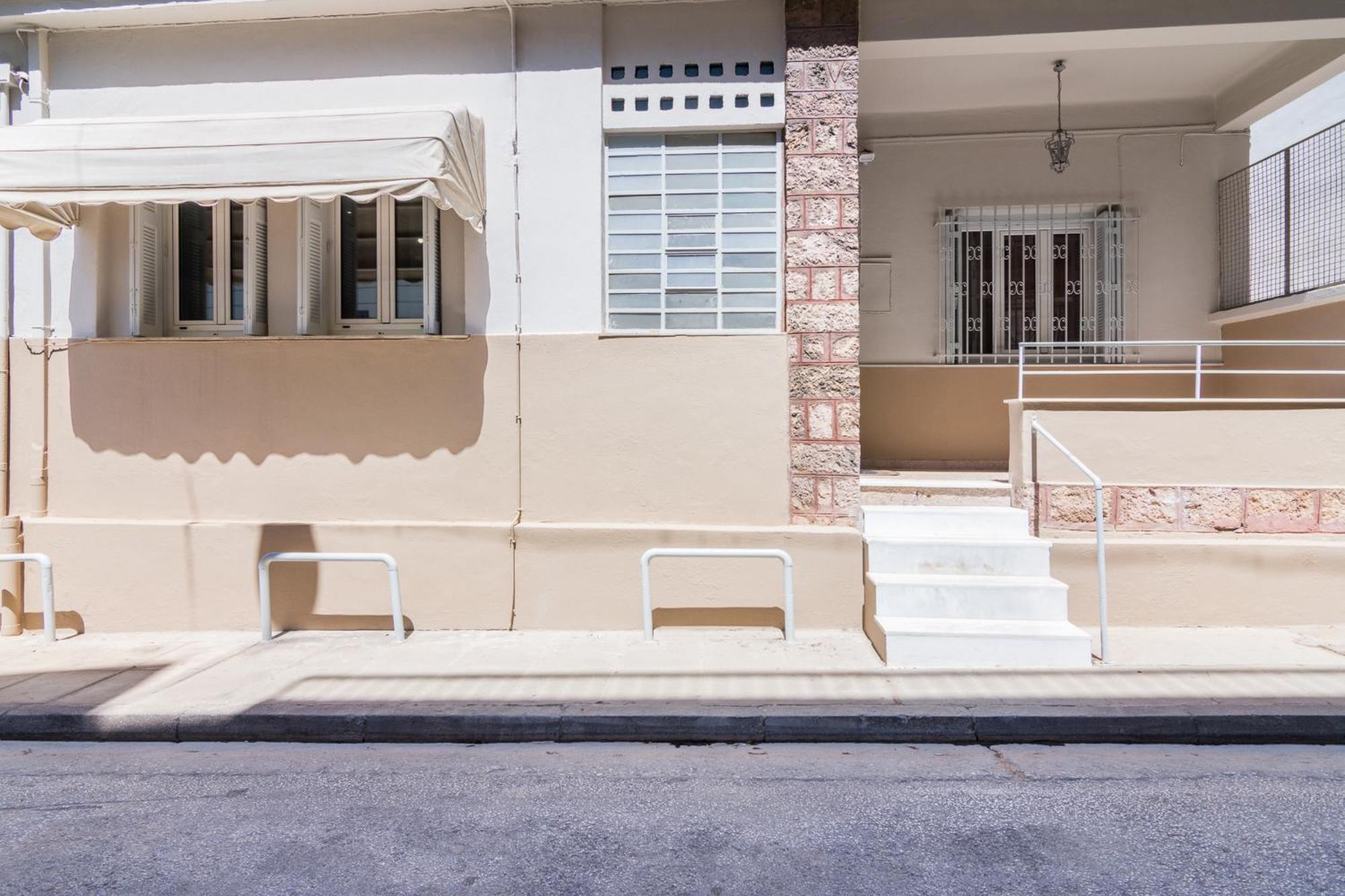 Amazing 2 Bedroom House Apartment *