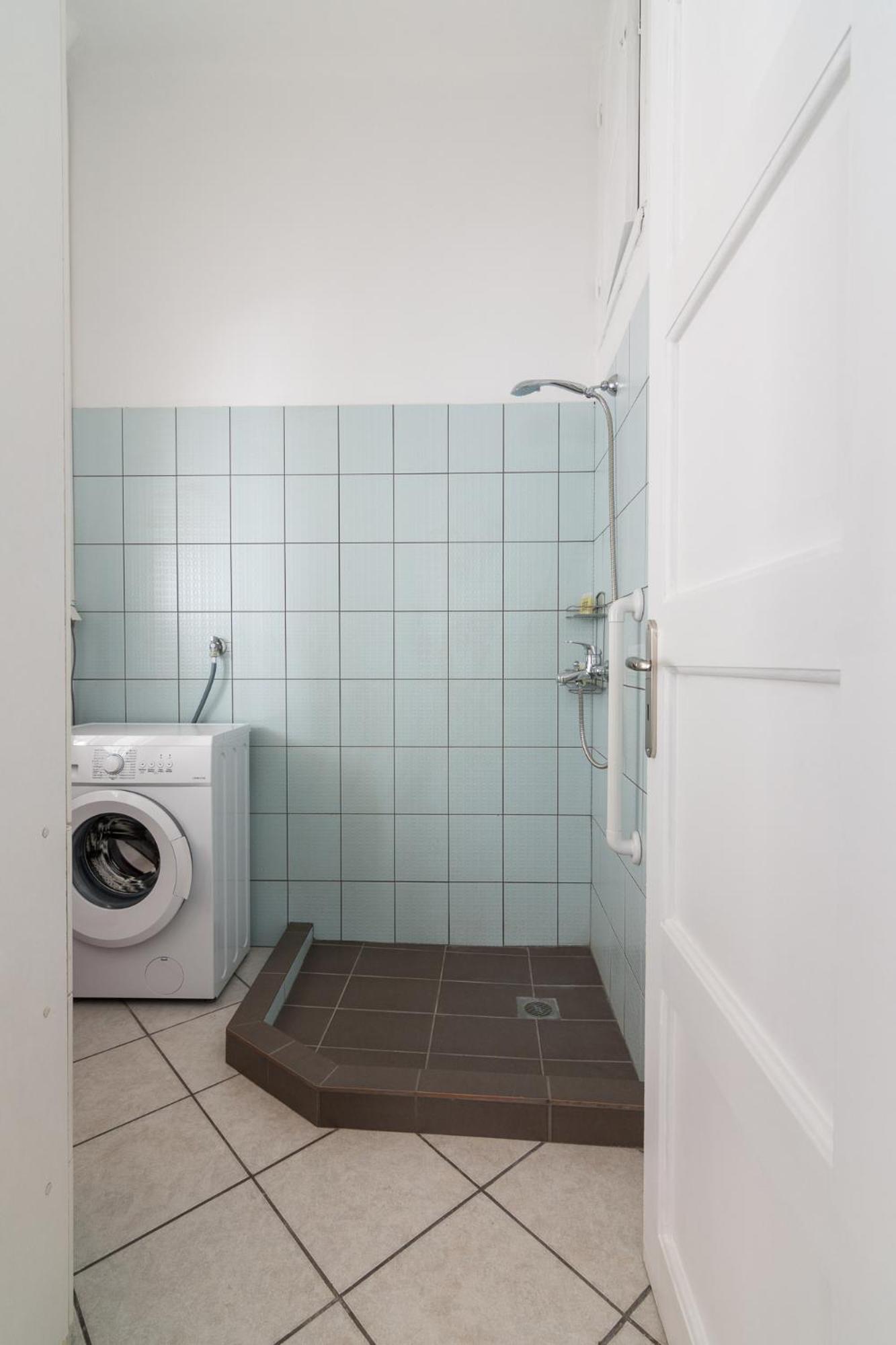 Amazing 2 Bedroom House דירה *