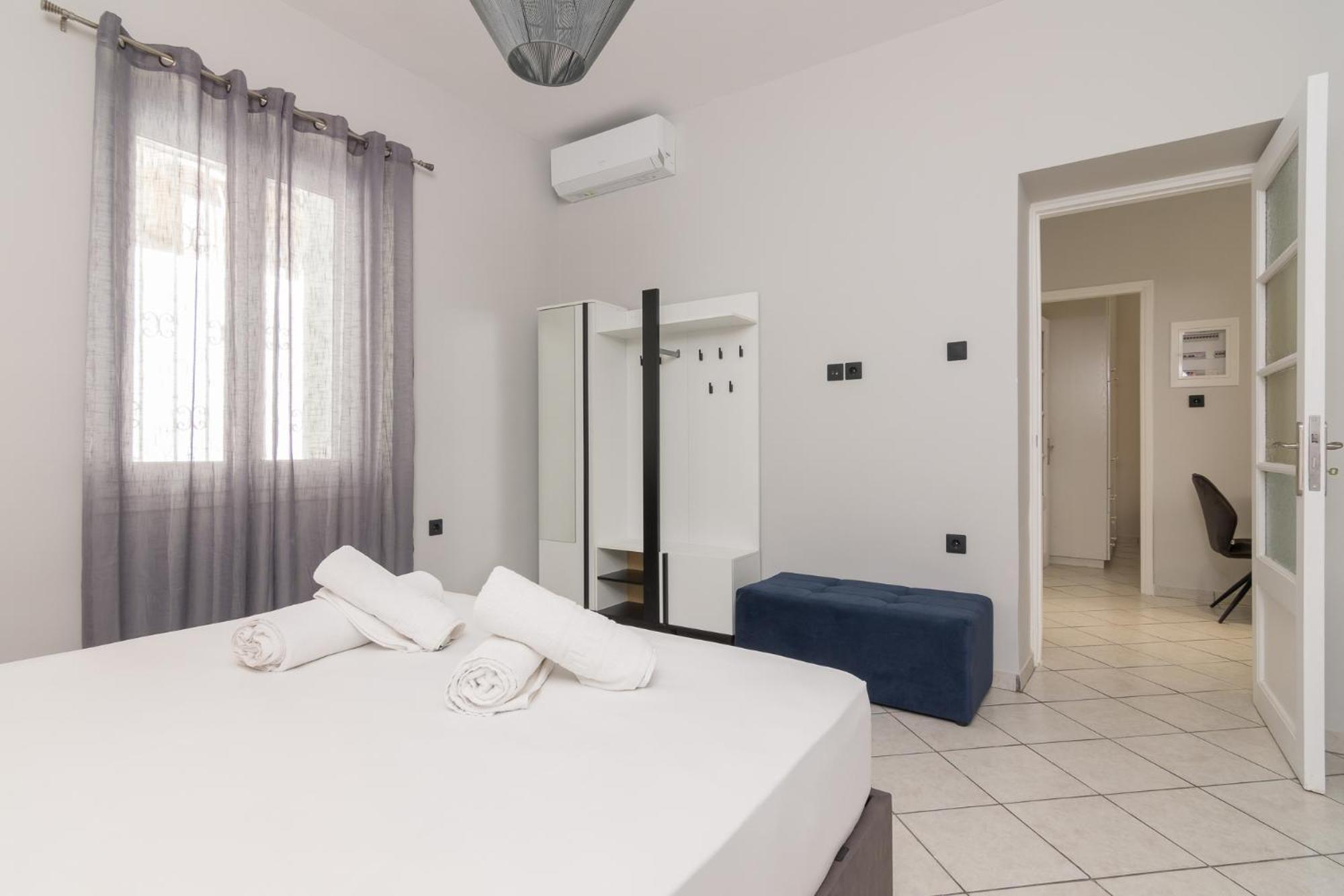 דירה Amazing 2 Bedroom House אתונה